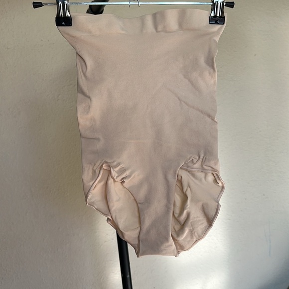 Skims Seamless Sculpt High Waisted Brief Shapeware Sand NWOB Size XL‎ - Picture 6 of 9